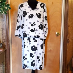 Lovely vintage black/white/gray dress by Simon Sez in a sz 5/6 excellent used.